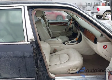 2003 Jaguar Xj Vanden Plas z USA, uszkodzony, nr VIN SAJDA24C73LF55808